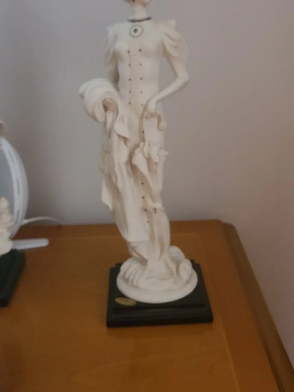Two FLORENCE+scullure+darte+Original+GIUSEPPE+ARMANI+Figurines